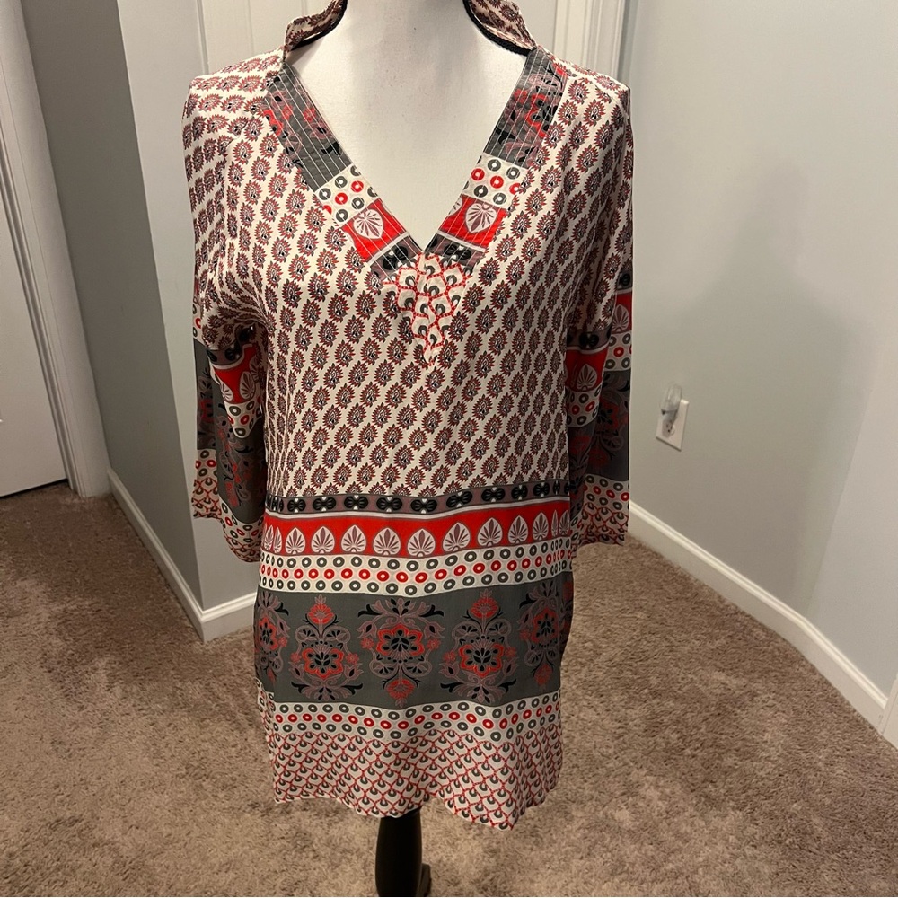 Tolani silk dress. Size xs nwot
Red and cream